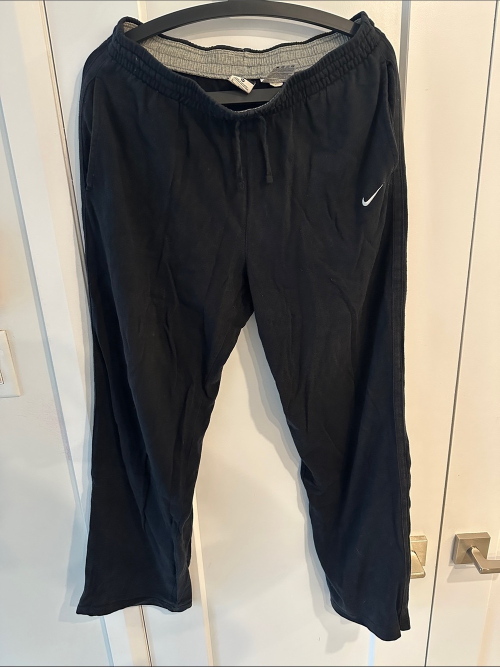 Nike Men’s Black Athletic Sweatpants - Size Medium - Perfect for Winter